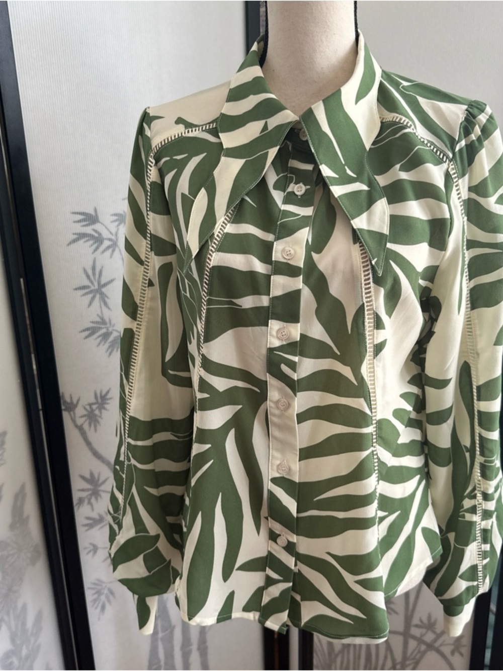 Gracia Green and Cream Leaf-Print Button-Up Blouse